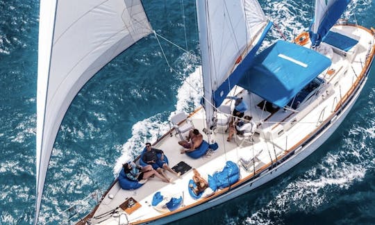 Charter privado de vela monocasco de 46 pés em Charlotte Amalie