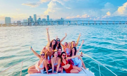 Party Yacht In Miami! 42' Azimut Yacht for 13 people!
