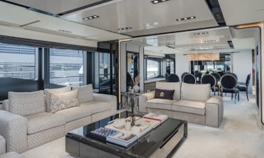 40m Luxurious Yacht Charter in Dubai