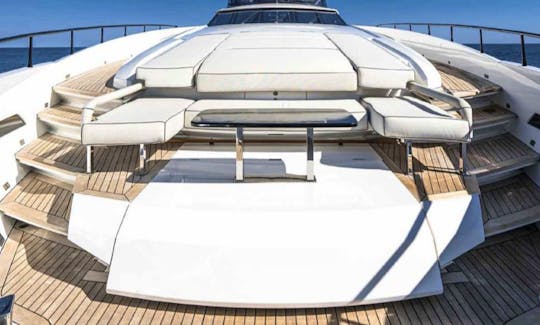 40 meter luxurious yacht with two different areas of sun lounges