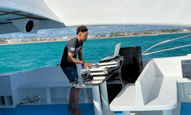 Ultimate Party with Luxury Yacht Charter for Up to 150 Guests!
