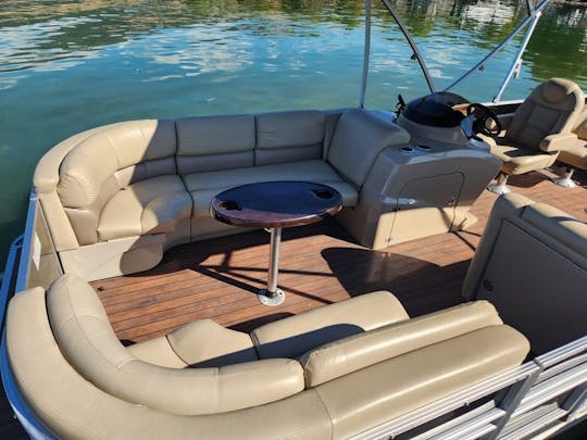 Barco pontoon Sylvan Mirage 8522 PartyFish, 150HP para alugar em Kelowna