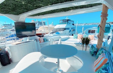 62ft Island Yacht: 🥳HUGE Deck 🎤Karaoke 💃Dance Floor 🏈LIVE Sports in San Diego Bay