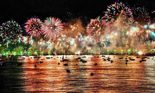 RÉvEILLION Wacht the Fireworks in Rio de Janeiro Copacabana, Brazil with Ferreti Motor Yacht!