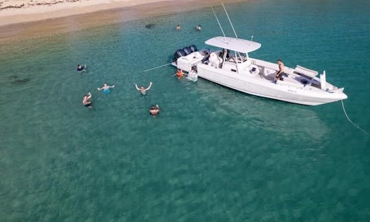 Bateau à console centrale Intrepid de 37 pieds pour 12 personnes à Saint-Thomas, Îles Vierges américaines