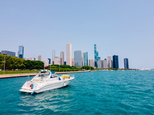 34' Luxury Sea Ray Sundancer Yacht Rental in Chicago, Illinois