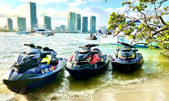 The Hottest Skis in the Miami area!  

300hp with worked motors & Bluetooth Stereo!