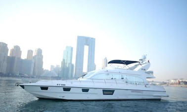 Expérience sur un grand yacht de luxe dans la marina de Dubaï