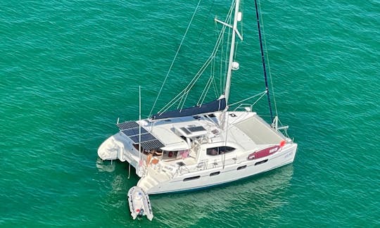 Frete privado de um dia de veleiro de luxo a bordo de um catamarã de 46 pés - embarque em St. John