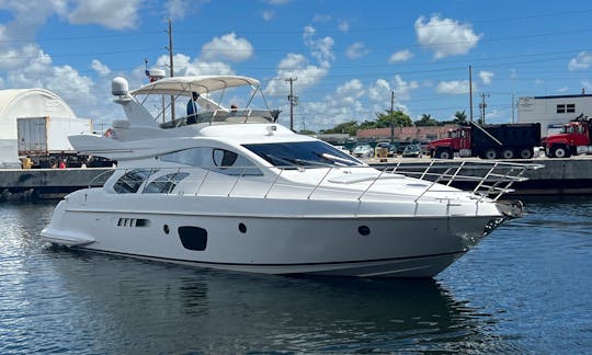 ¡Disfruta de Miami en el megayate Azimut de 55 pies de potencia!