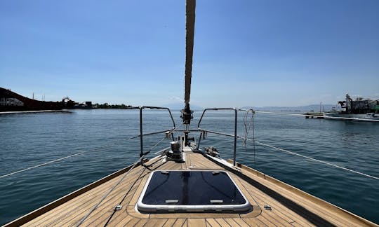 Monocasco de cruzeiro deslumbrante Sun Odyssey 509 para alugar em Kavala, Grécia