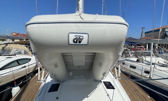 Monocasco de cruzeiro deslumbrante Sun Odyssey 509 para alugar em Kavala, Grécia