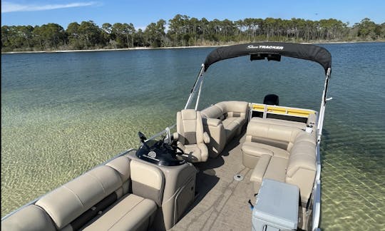 Sun Tracker Pontoon Rental in Destin