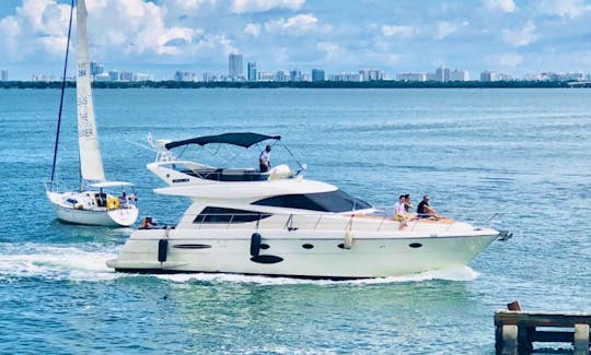 Luxury Flybridge Motor Yacht for 13 guests in Miami