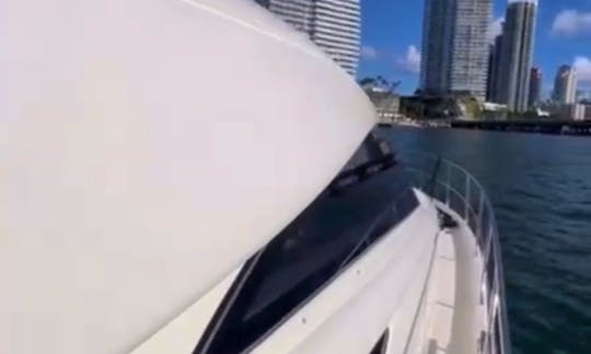 Luxury Flybridge Motor Yacht for 13 guests in Miami
