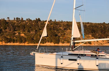 Sailing Yacht - Sun Odyssey 349 in Ploče!
