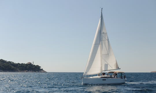 Sailing Yacht - Sun Odyssey 349 in Ploce!