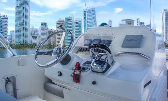 Private Boat 38FT for island hopping in Cartagena  Cholon Baru Islas del Rosario