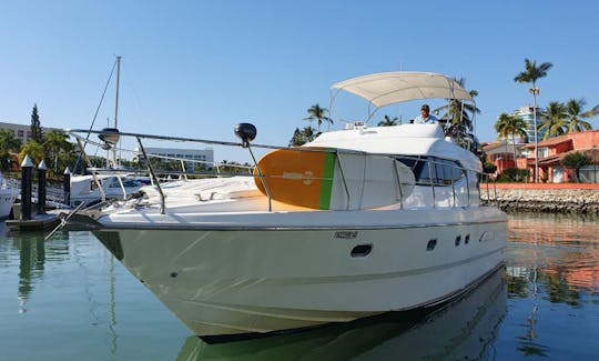 Beautiful Azimut 46 Yacht in Puerto Vallarta