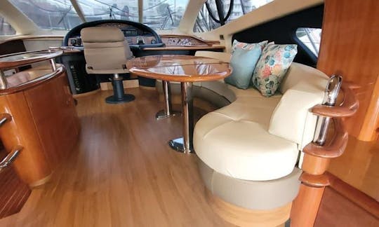 島巡りを楽しめるカルタヘナ・デ・インディアスのヨット Azimut 55フィート