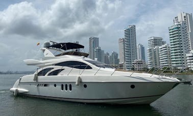 Yate Azimut de 55 pies en Cartagena de Indias para ir de isla en isla