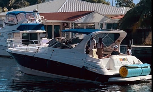 40ft Larson Beautiful Motor Yacht in Miami