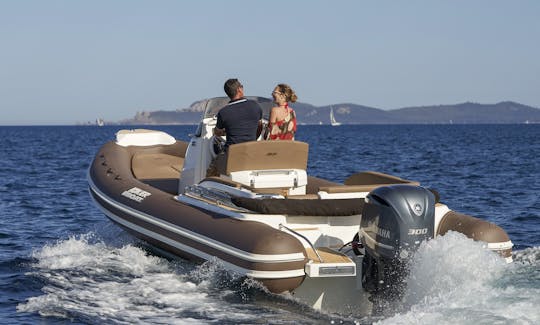 Joker Boat C24 + 300 Yamaha à louer à Sukosan