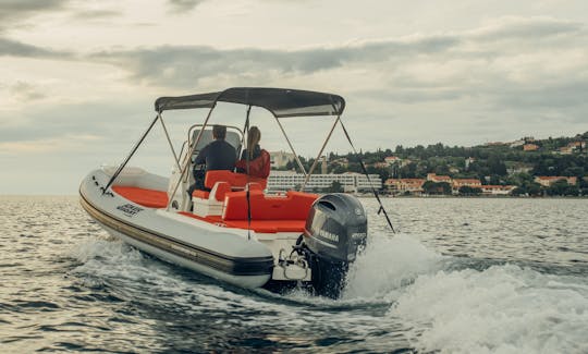 Joker Boat Coaster 650 Plus + Yamaha 200 para alugar em Sukosan