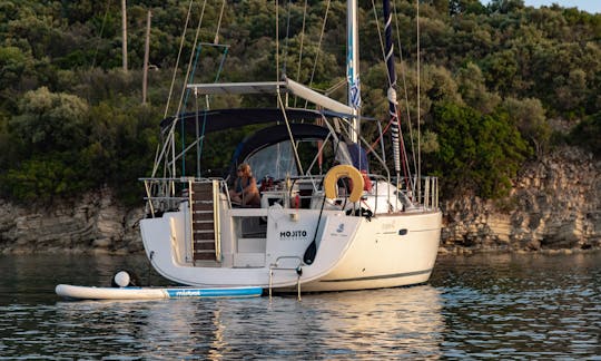 Beneteau Oceanis 43 pies en alquiler en Nikiana Marina.