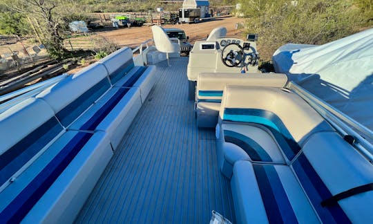 Sun Tracker Relaxing Party Pontoon with Bluetooth Radio!