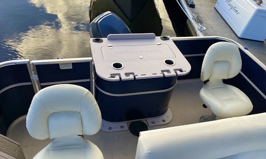 2018 Starcraft 10 passenger Fishing Pontoon with Livewell and Pole Holder