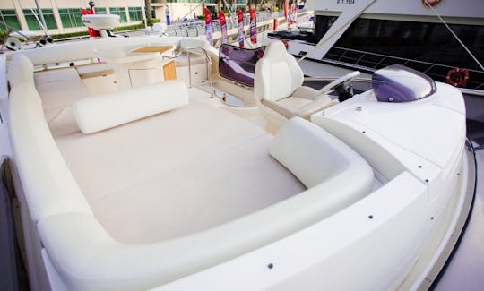 50ft Yacht Azimut up to 12 pax - Dubai Marina