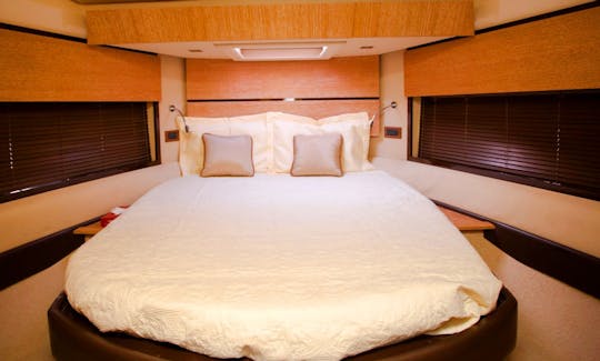 50ft Yacht Azimut up to 12 pax - Dubai Marina