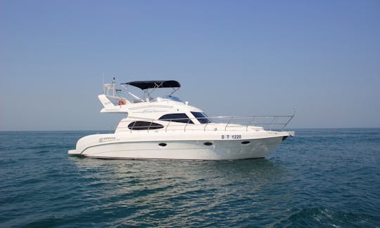 Location d'un yacht de 48 pieds pour 10 personnes - Dubai Marina