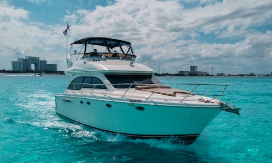Incredible Meridian 47 ft Flybrige Up to 16 pax in Cancún, Quintana Roo