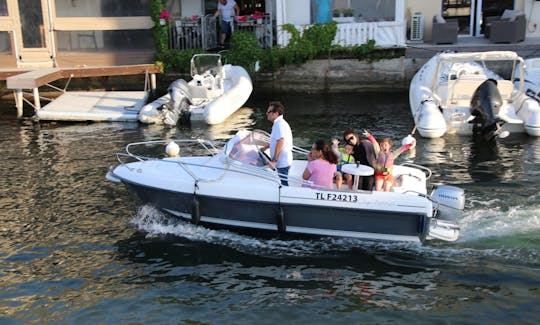 Alugue nosso barco a motor B2 Marine Cap Ferret de 4,72 m (15 pés) de 6 HP sem licença