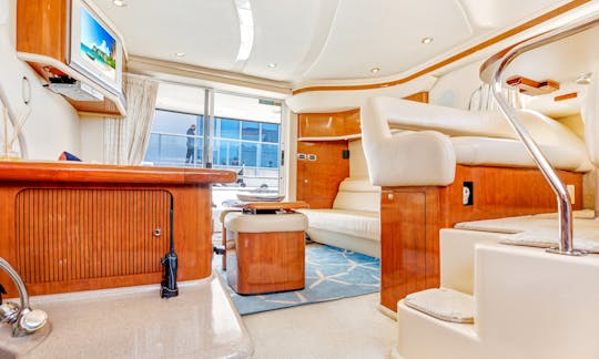 Yate a motor Sea Ray Flybridge 44 en Miami