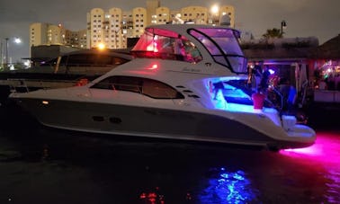 💥Hit the Water in Style with this 58' SEA RAY for up to 12 peoples in Miami 