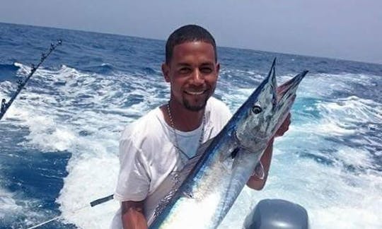 Center Console Fishing Charter in Cartagena