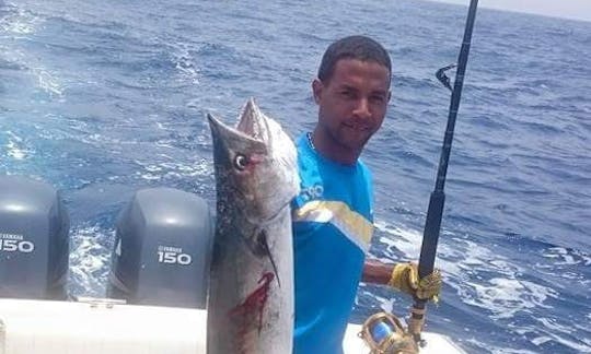 Center Console Fishing Charter in Cartagena