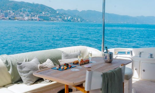 Luxury Azimut 70 flybridge Yacht in Puerto Vallarta, Jalisco