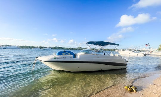 Aluguel de barcos repleto de diversão: 2004 Hurricane Sundeck 260 em North Miami Beach, Flórida