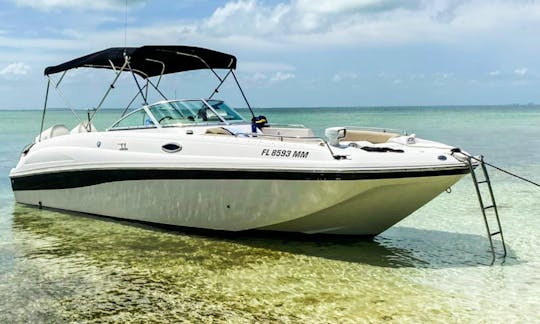 Aluguel de barcos repleto de diversão: 2004 Hurricane Sundeck 260 em North Miami Beach, Flórida