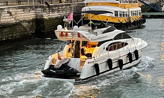 Luxury Azimut 52ft Yacht in Lisbon, Portugal