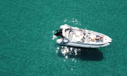 Bateau à moteur de luxe privé vers le naufrage et les grottes bleues avec skipper