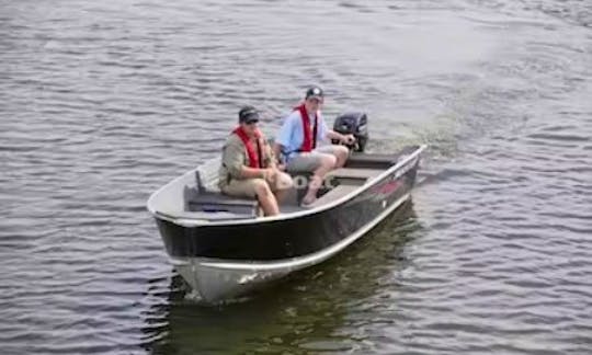 StarCraft 14 DLX Fishing Boat for 3-hour freshwater sportfishing in Belle River, Ontario