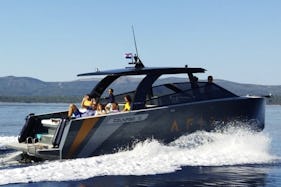 Colnago 35 Luxury Sports Yacht in Bol