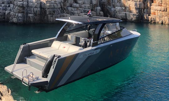 Colnago 35 Luxury Sports Yacht in Bol