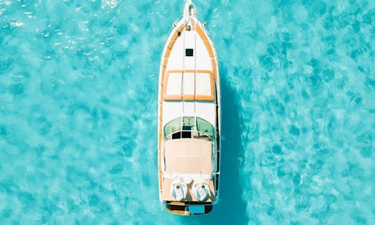 Classy and elegant 43ft Motor Yacht in Cancún, Quintana Roo