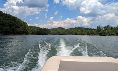 21' Sun Tracker Party Pontoon Boat on Lake Allatoona